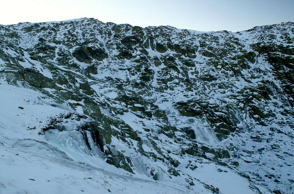 Ice waterfalls below Navasomera