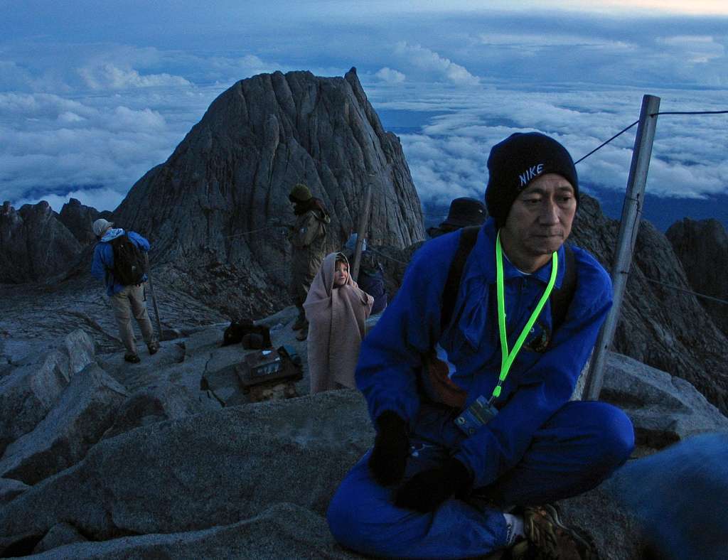 Waiting for dawn on the summit