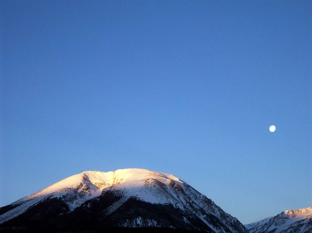 Buffalo Mountain and the Moon @ Sunrise