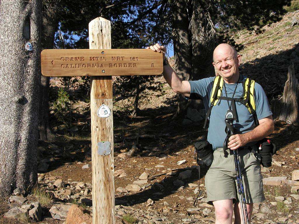 <A HREF=http://www.summitpost.org/user_page.php?user_id=1160 TARGET=_blank>Dean</A> posing at the trail sign