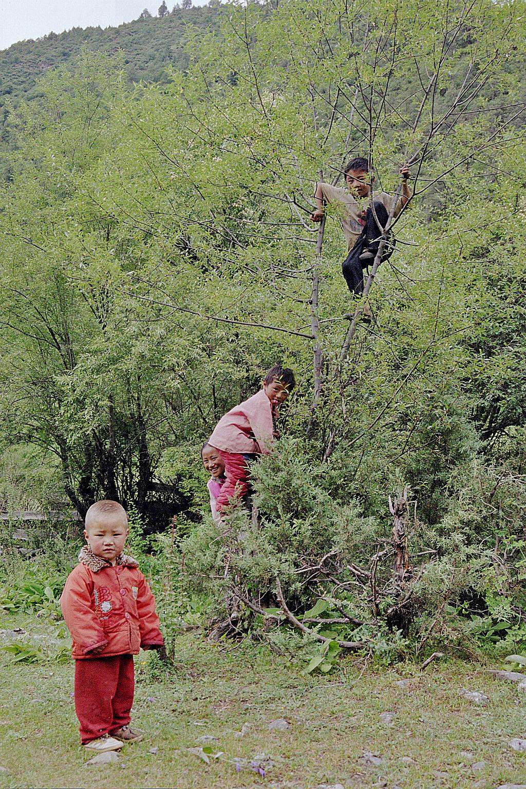 Kham Tibetan children
