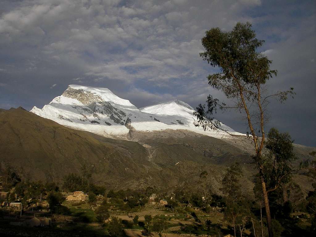 Huascaran from the trail to Yungay