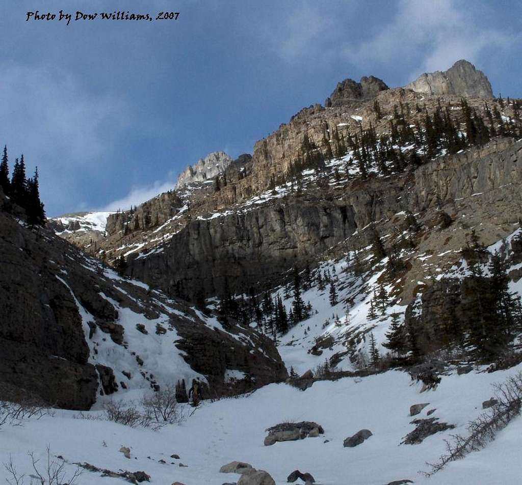 Devil's Punchbowl, IV, WI 4