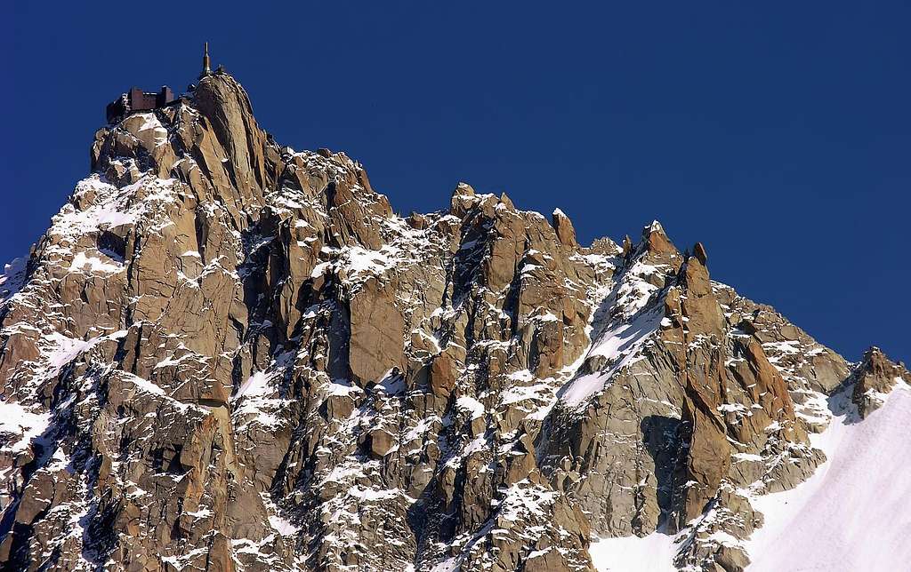 Aiguille du Midi (3842 m), arête des Cosmiques.