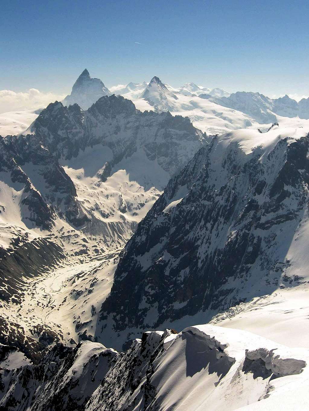 From the summit of Pigne d'Arolla,whatching to the north flank of Mont Collon and the glacier of Arolla.