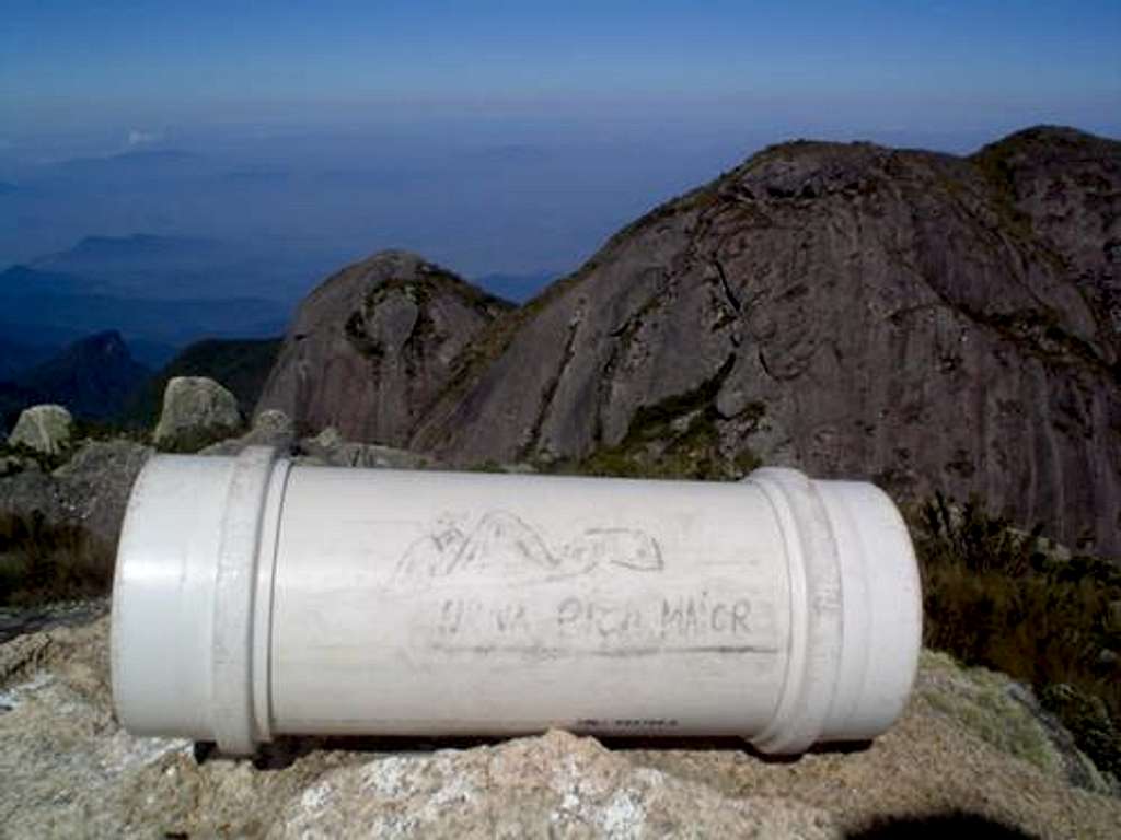 Pico Maior summit book