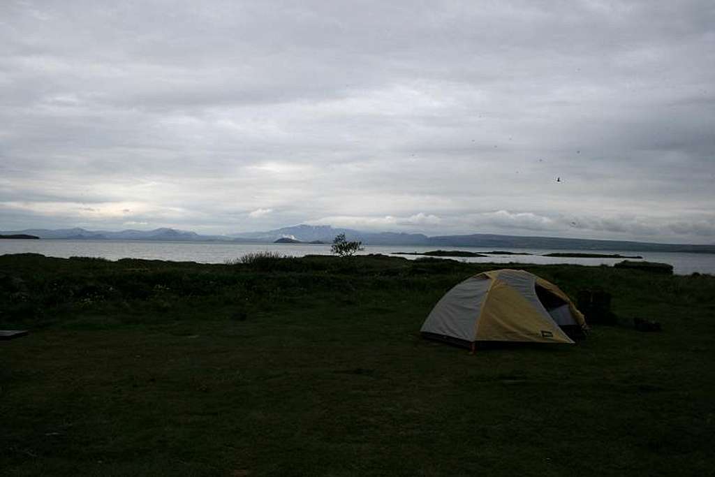 Campsite at Þingvallavatn (Þingvellir Lake)