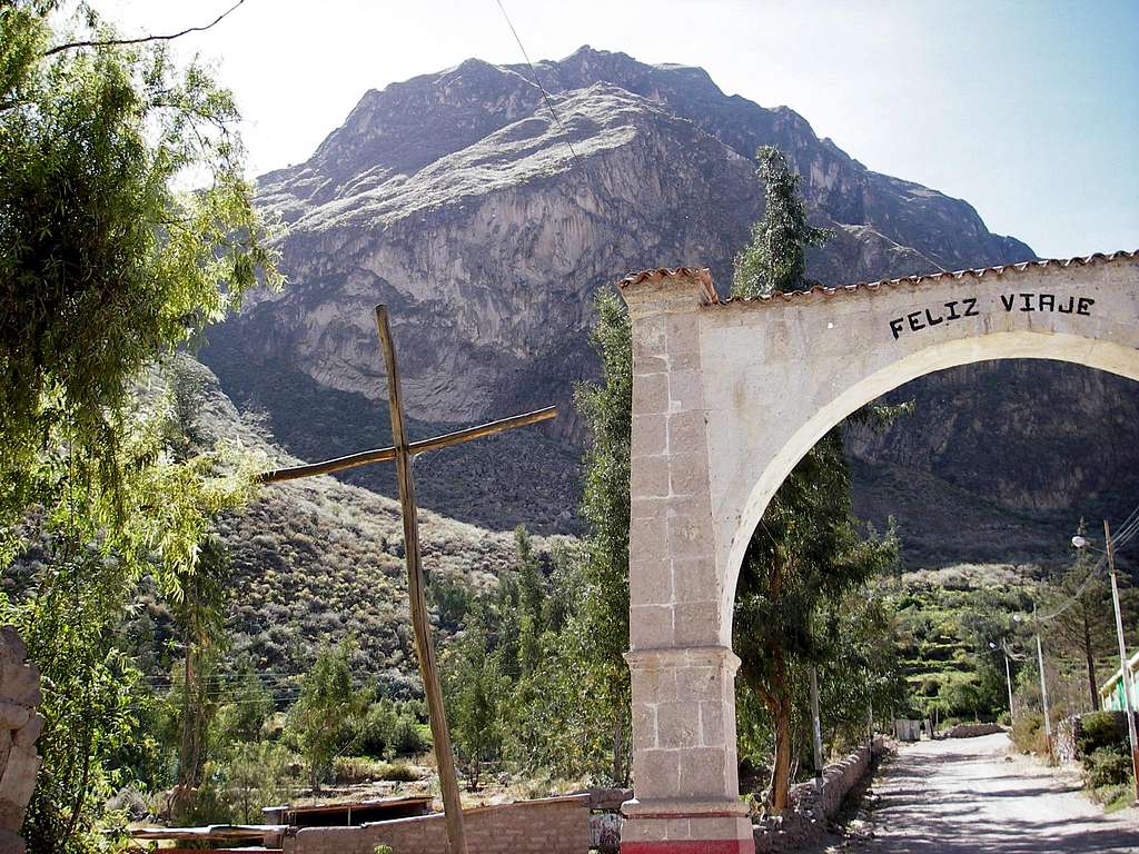 Huiñao and the Entry Arch