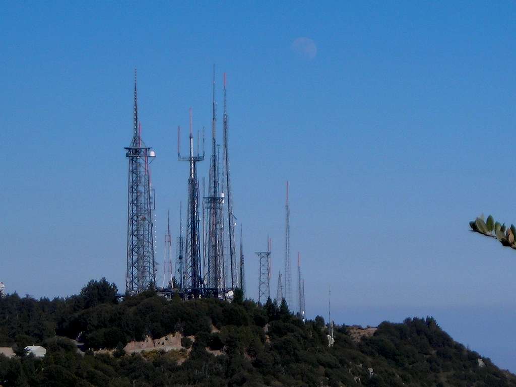 Mt Wilson and Moon from Occidental Peak