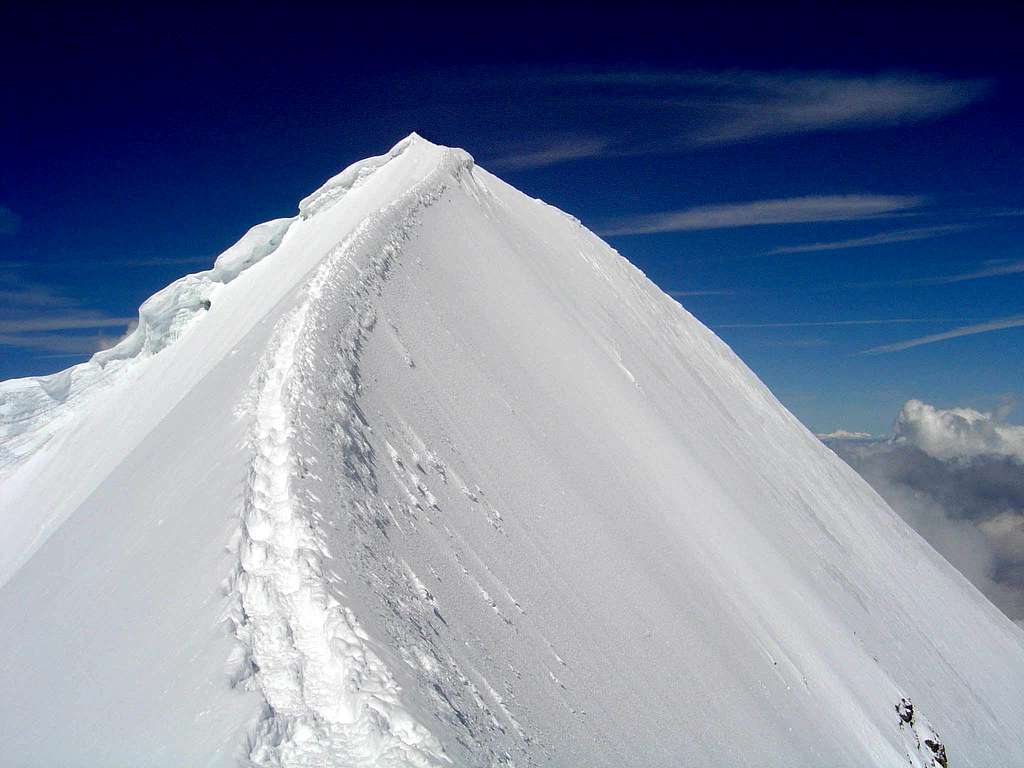 Mönch, summit ridge