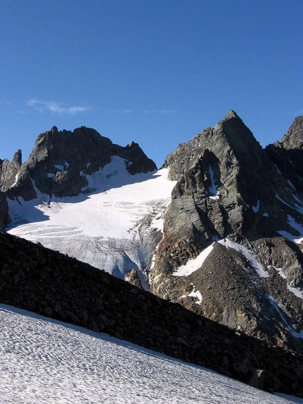 Snow slope on the morain of Scerscen glacier