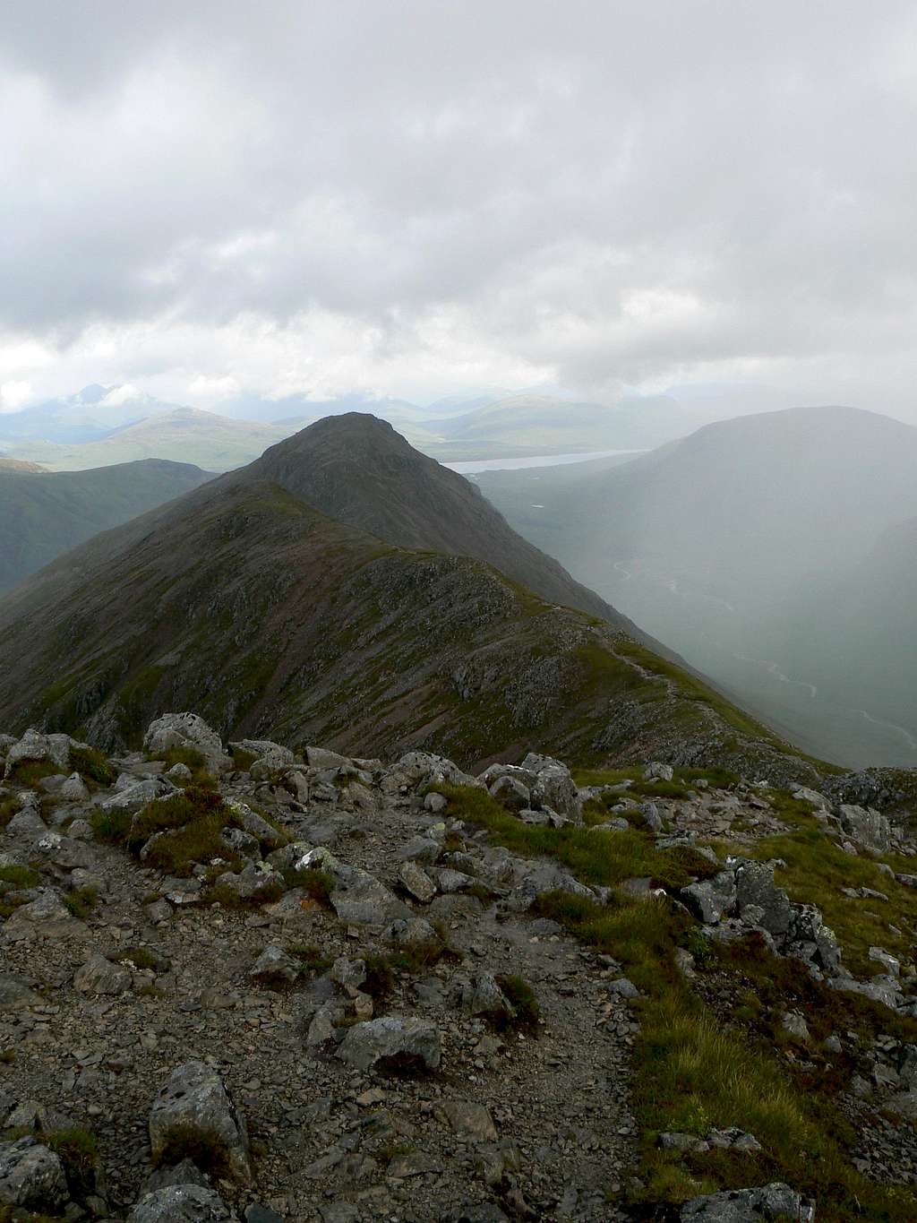 Looking along the ridge from Stob Dubh