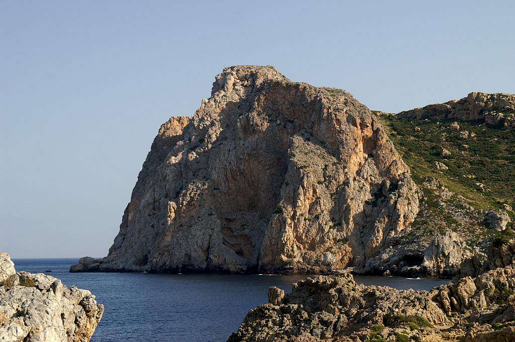 The starting point of the route: Ancient Falassarna with its beautiful cliffs