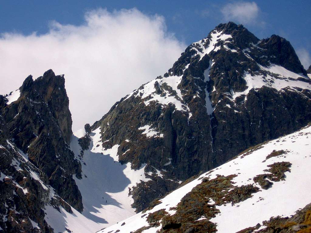 Priecne Sedlo (Red-tower Pass, 2352m) and Siroka Veza (Red-tower, 2466m) from Terycho chata