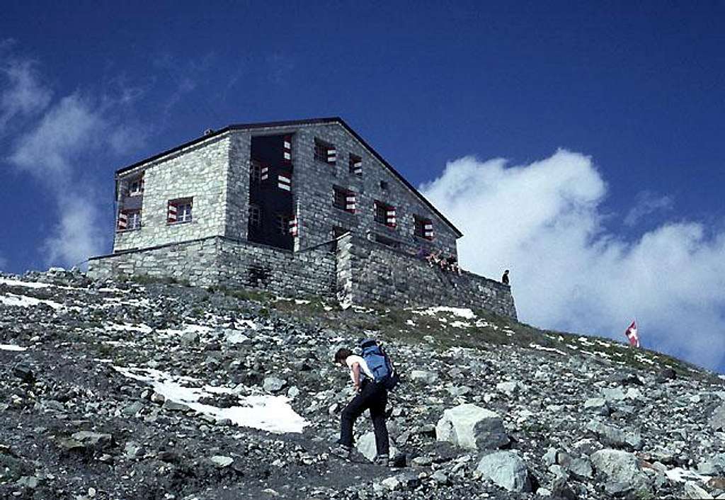 Cabane des Dix (2928 m)