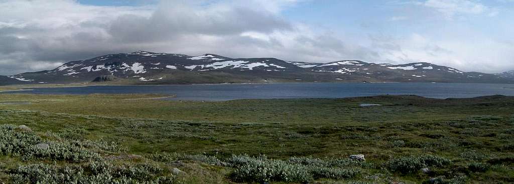 Ráisduottarháldi from the lake Guolasjávri.