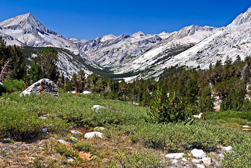 South Fork Kings River Basin between Bench Lake and Cartridge Pass