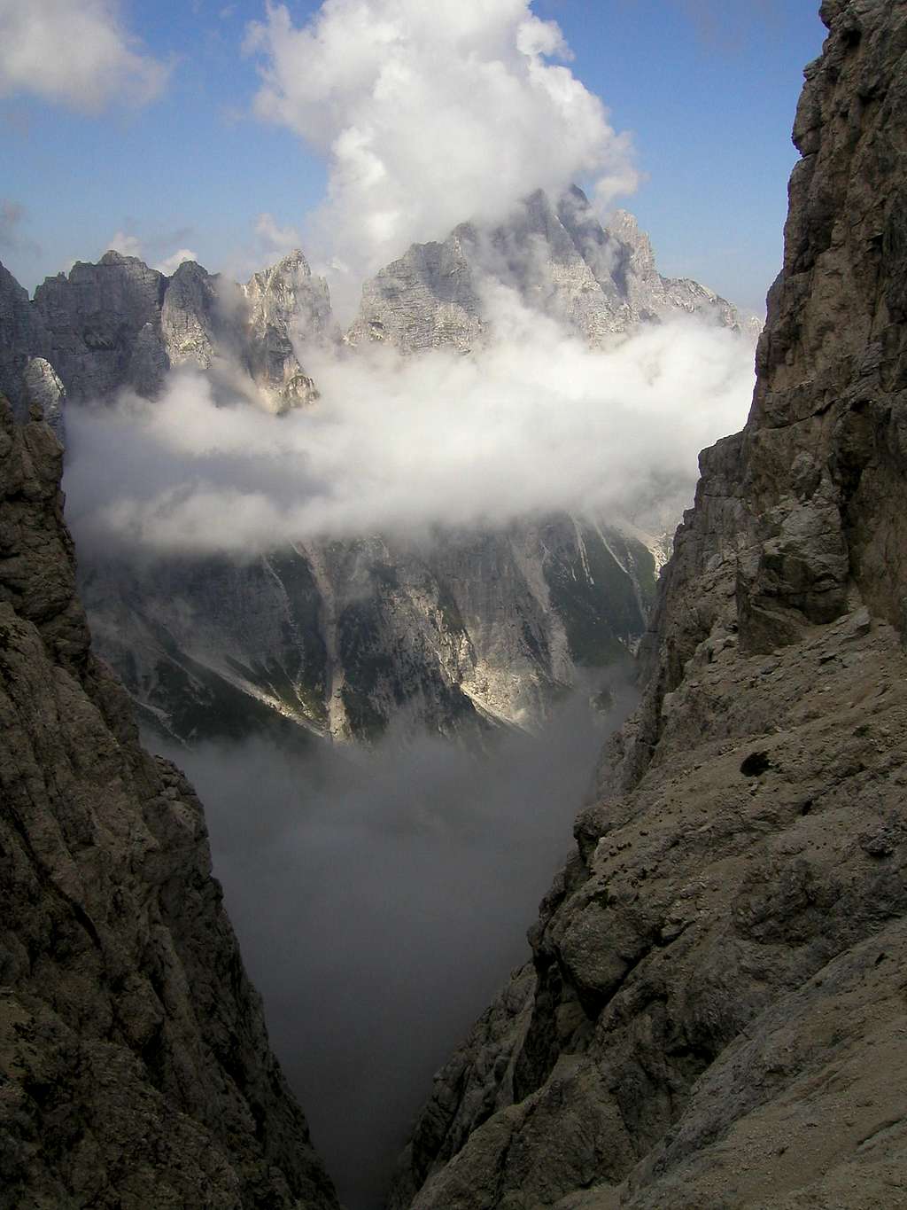 Spik Hude Police, 2420m (left) and Montaz 2754m (right)