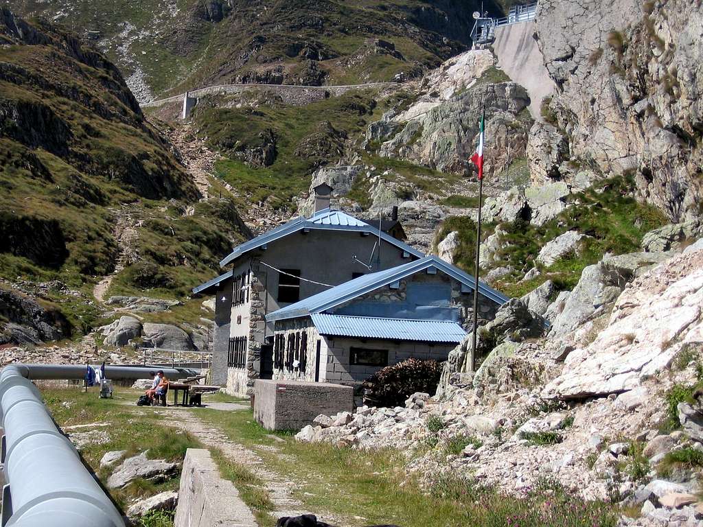 Lago Nero Hut