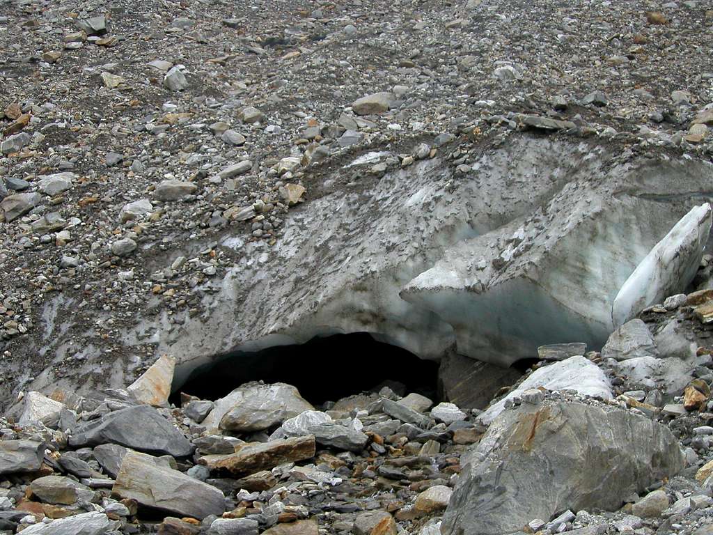 The hole in the moraine of glacier Maurerkees.