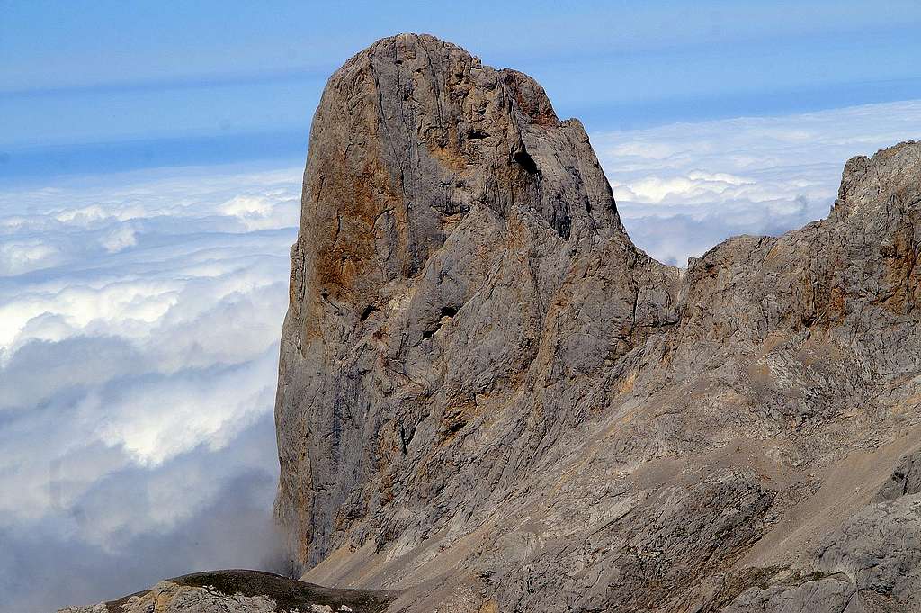 Naranjo de Bulnes in the sea of clouds