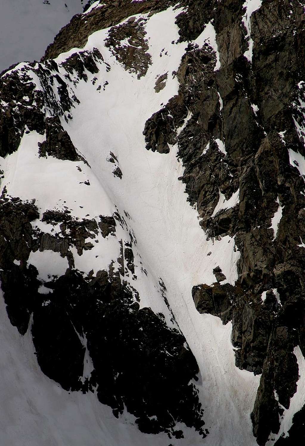 Zoom of the NE Couloir, with descent track