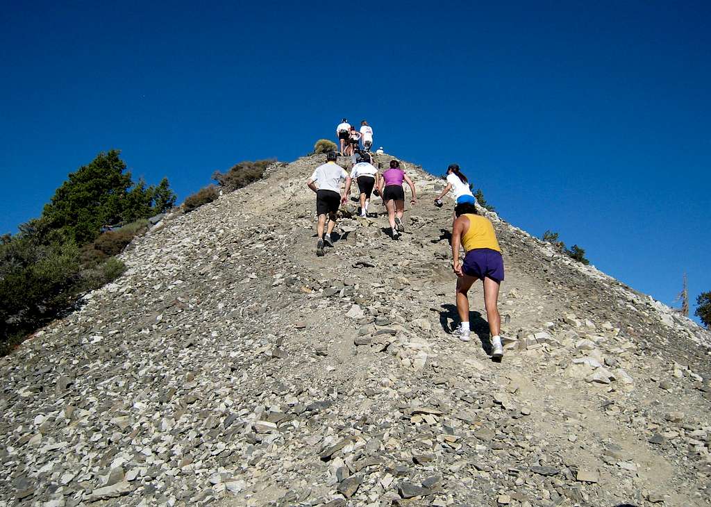 Runners on Devil's Backbone