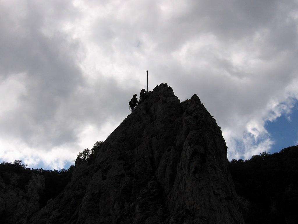 Climbers on the tower of Cukorová Homolá (Sugarloaf)