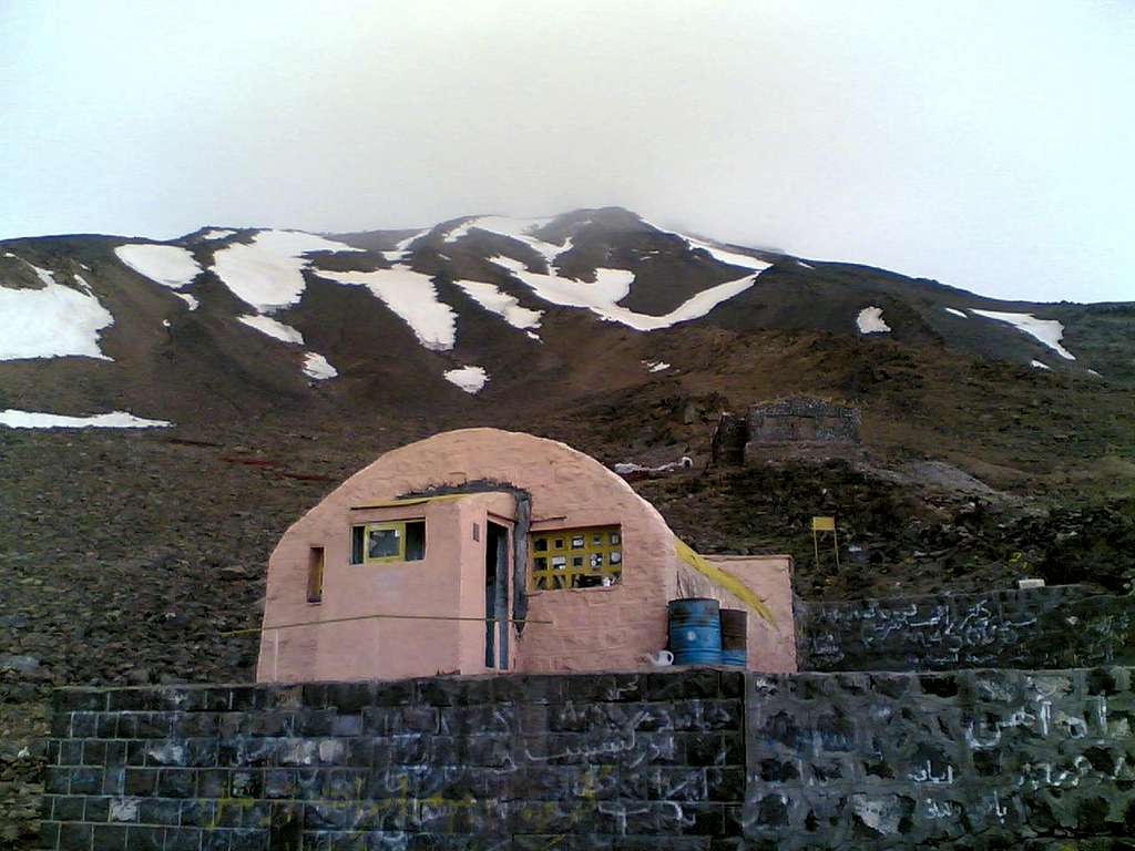 Damavand's southern shelter