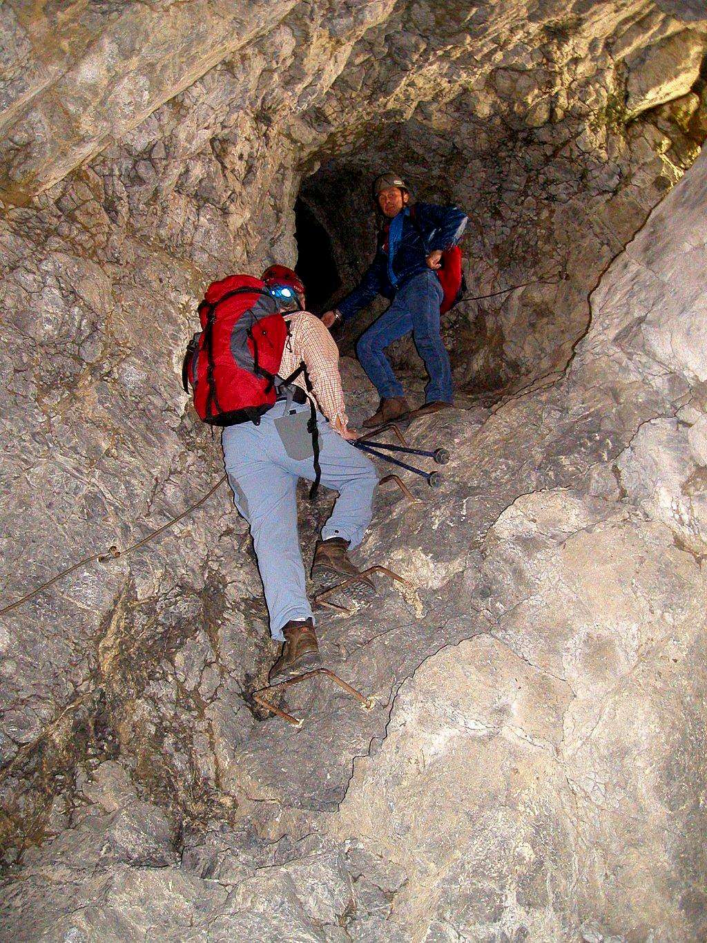 Ascent through the very steep tunnel.