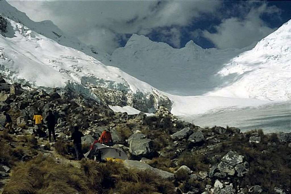 Moraine camp (4800 m)....