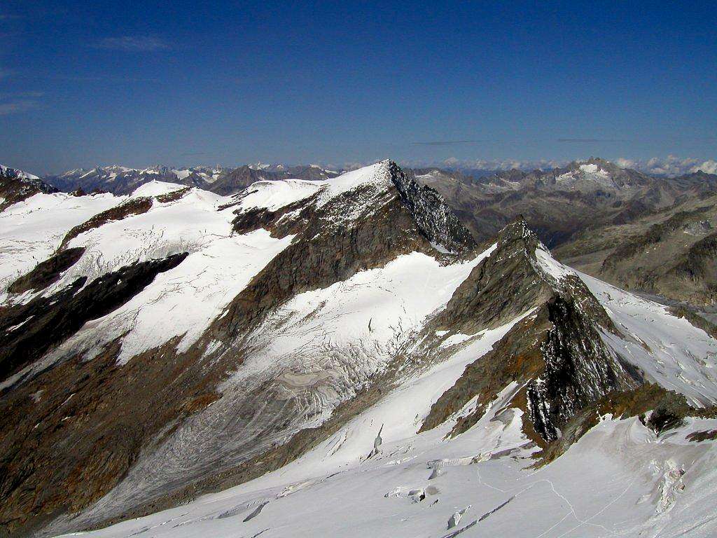The whole ridge of the summits of Maurerkeeskopfs.