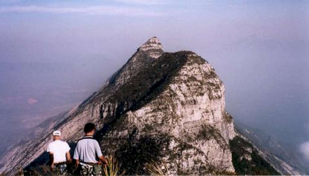 East side of Pico Pirámide...
