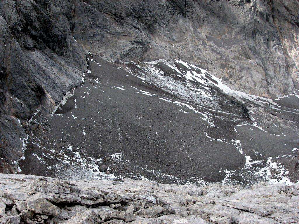 A small glacier in the basin of the north face.