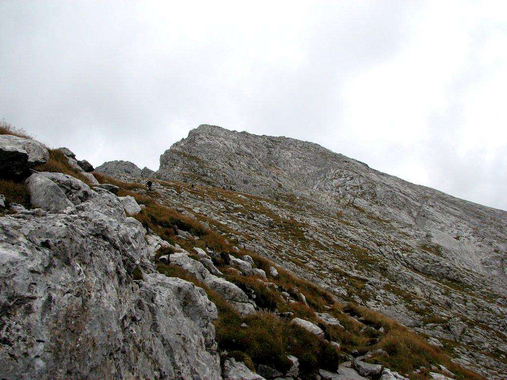 Descending over the south ridge of Creta di Collina / Kollinspitze, 2689m.
