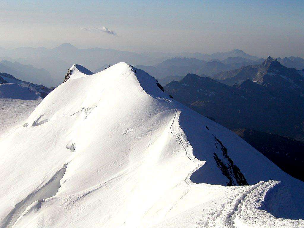 Climbers on the ridge of Castor, 4226m.