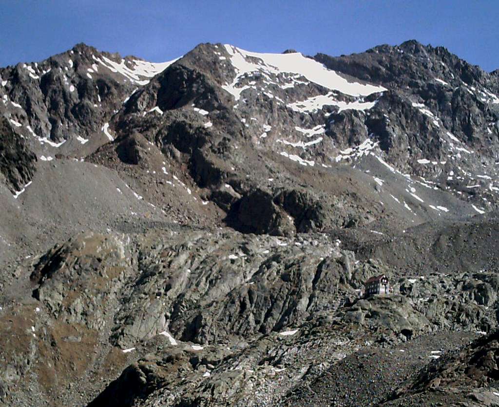 Siegerland hut and Sonklarspitze SW-Face