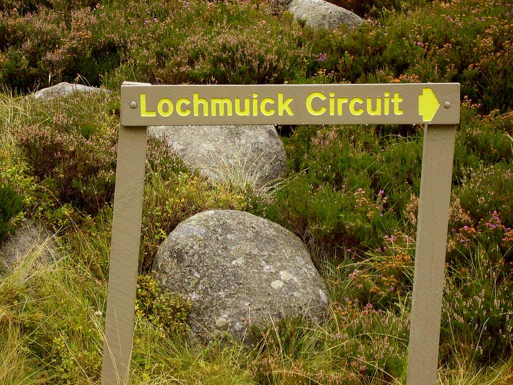 Loch Muick circuit sign