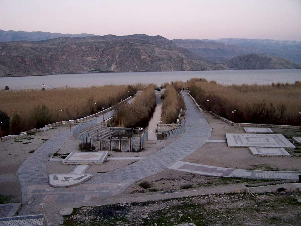 Parishan Lake-Fars province