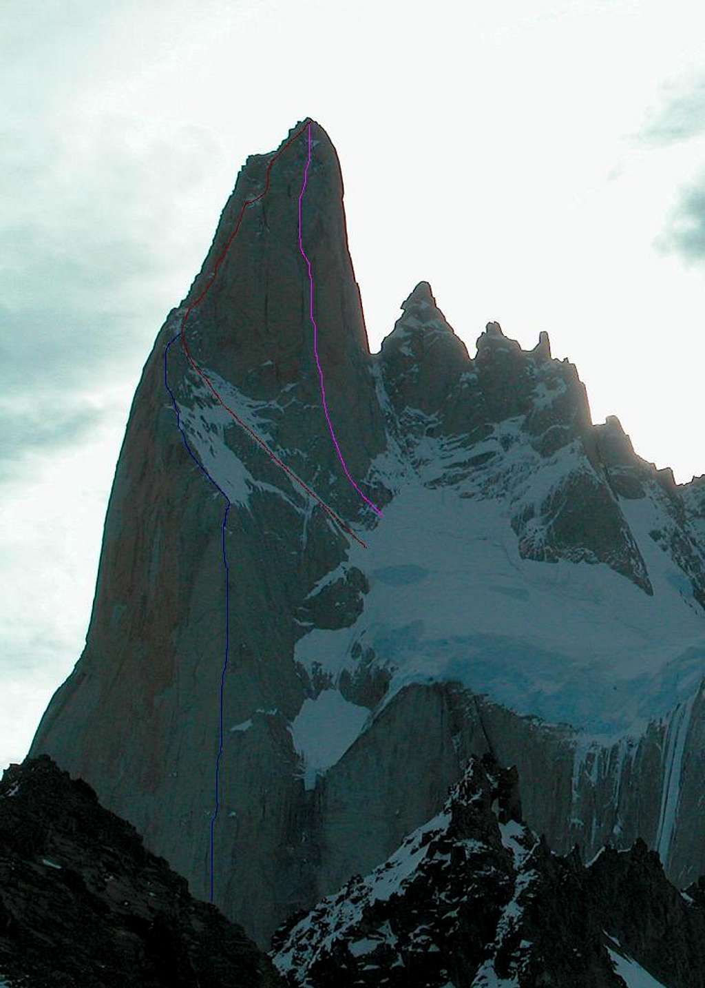 Aguja Poincenot (3002m - routes on East face)