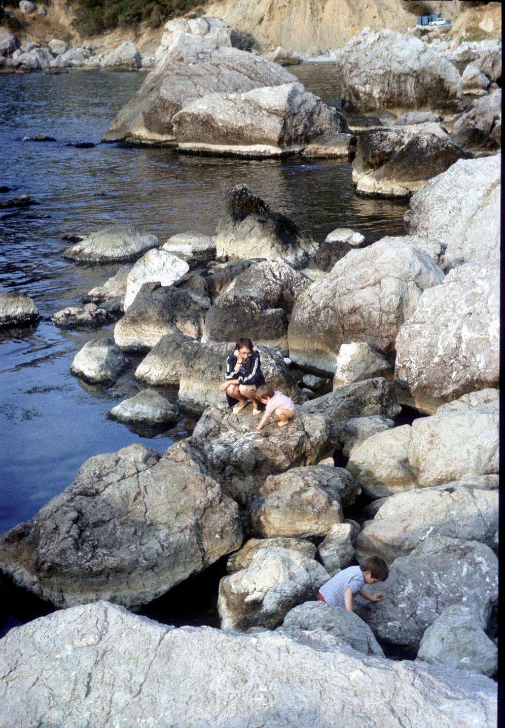 Toddler-sized rockclimbing at Laspi Bay