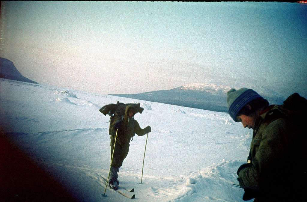 Skiing the White Sea ice