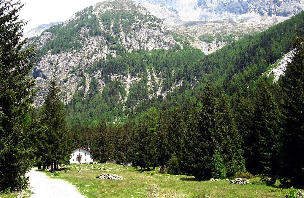 The refuge Brasca in Val Codera.