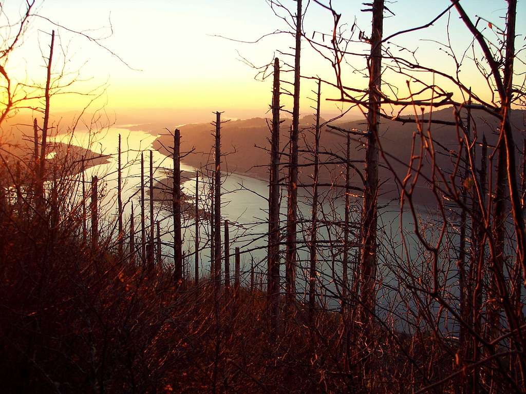 Sunset on the Columbia River from Angel's Rest Trail