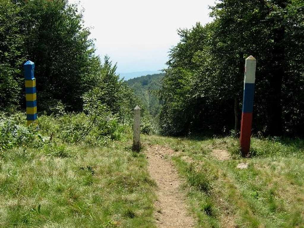 Slovakian-Ukrainian border on Mount Krzemieniec (1221m)