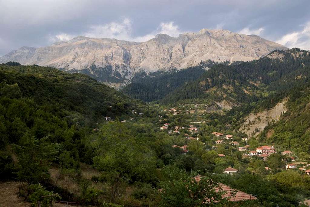 Kipseli and the mountains