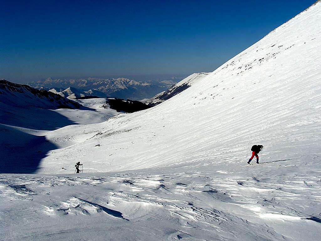 Morretano pass with skis