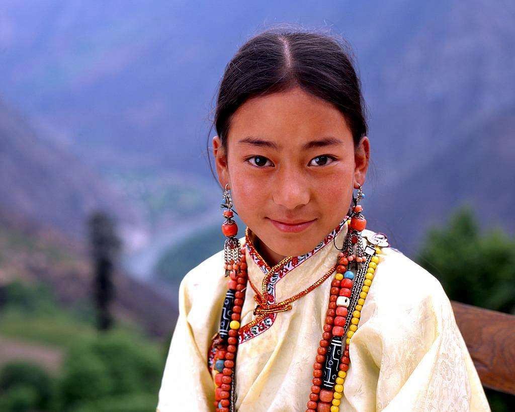 A girl of rGyalrong Tibetan-4