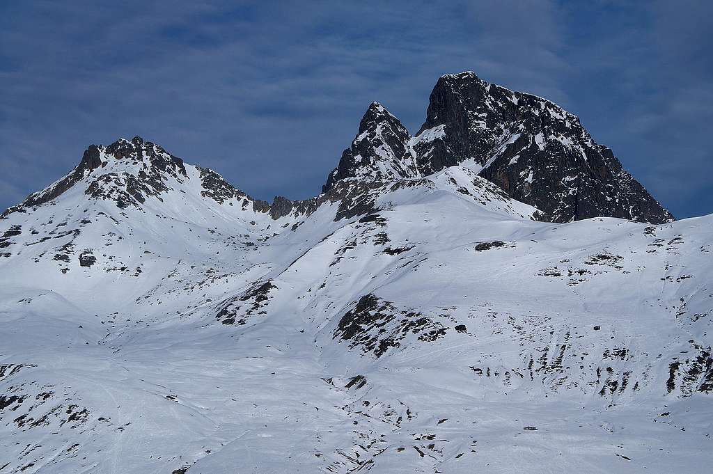 Pic Peyreget and Midi d'Ossau from the SE-S