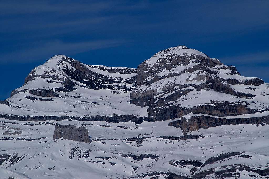 Monte Perdido and Pico de Añisclo from the SE-S